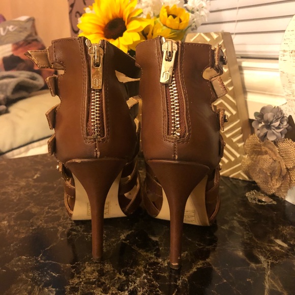 Heels. - Picture 3 of 4